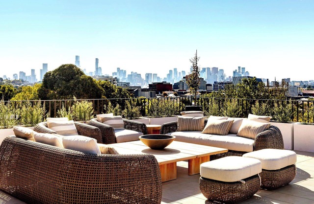 Luxury Villas Como Penthouse (Melbourne skyline and river views)