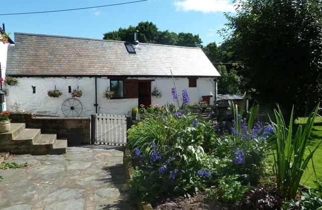 Luxury Wagtails Cottage with a Mountain View at Dee Valley Cottages