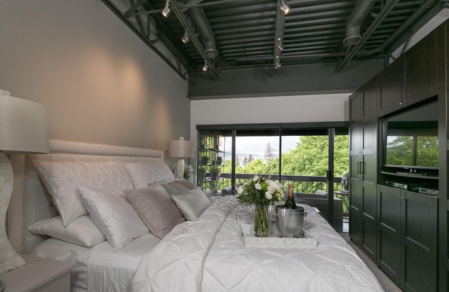 Luxury Waterfront - Downtown - Gorgeous Interior!