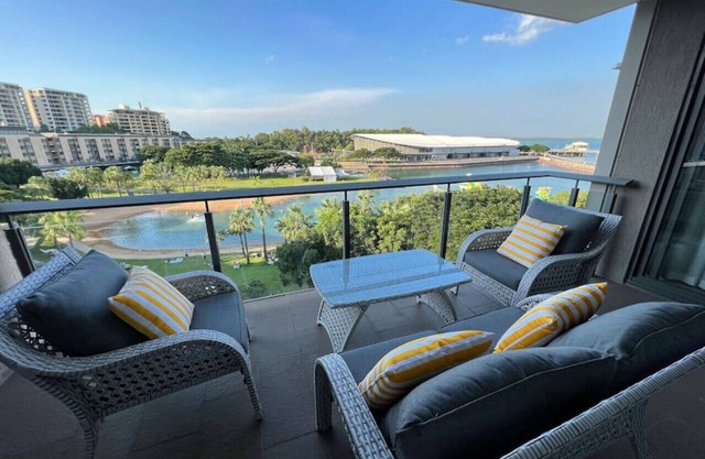 Luxury Waterfront Stay 1bdr (breathtaking Views)