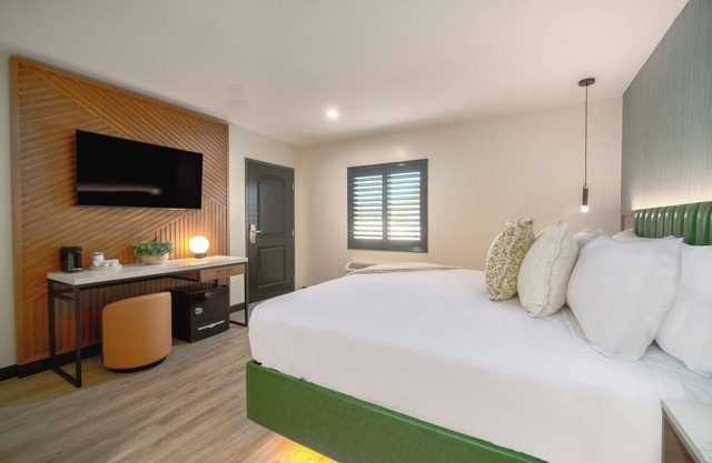 LYFE INN & SUITES by AGA- North Hollywood Universal Studios