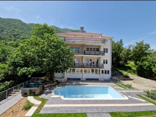 M apartman