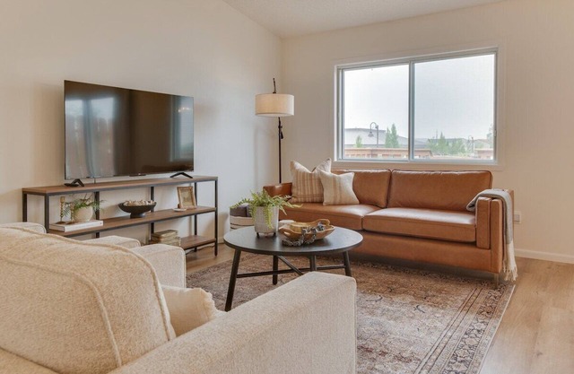 Mackenna's Place · Heated Garage | Prime Location | Family Friendly