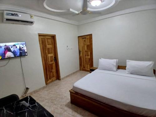 Madora Lodge