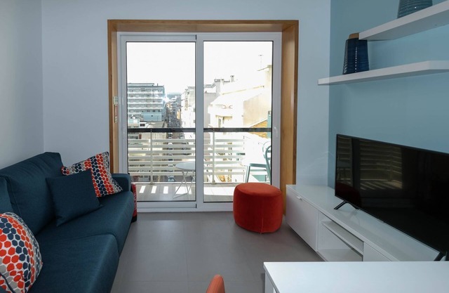 Maestro Apartment by LovelyStay