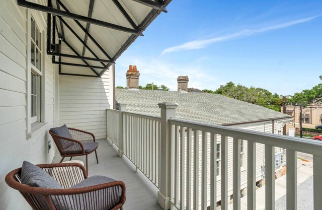 Magazine St. Retreat | Outdoor Balcony + Parking