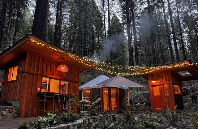 Magical Yurt in the woods - 2 miles from town