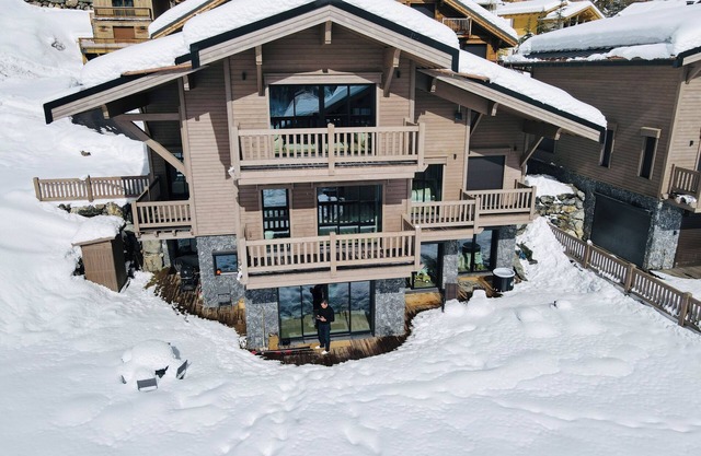 MAGNIFICENT LUXURY CHALET WITH TOP-OF-THE-RANGE AMENITIES
