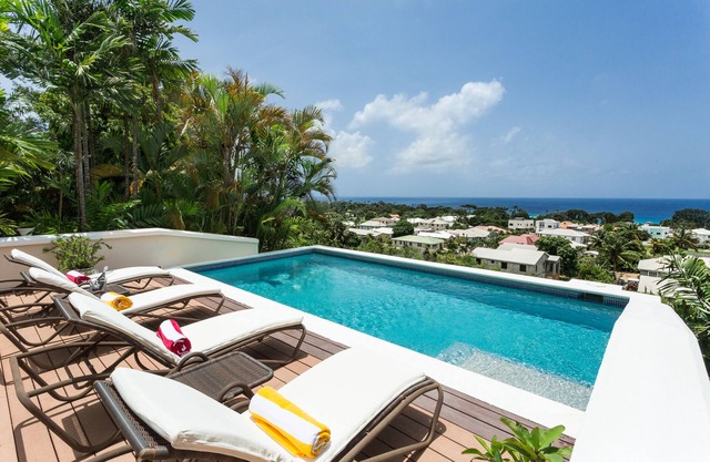 Magnificent 4 Bedroom Villa overlooking the beach at Alleynes Bay, St. Jamesn