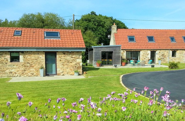 Magnificent Breton farmhouse, Pink Granite Coast, sleeps 8, nearby beaches