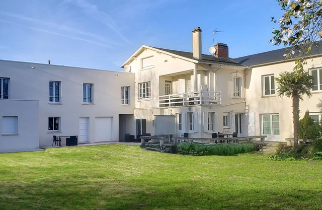 Magnificent apartment (80 m²) with 4 main rooms, 100 meters from the beach