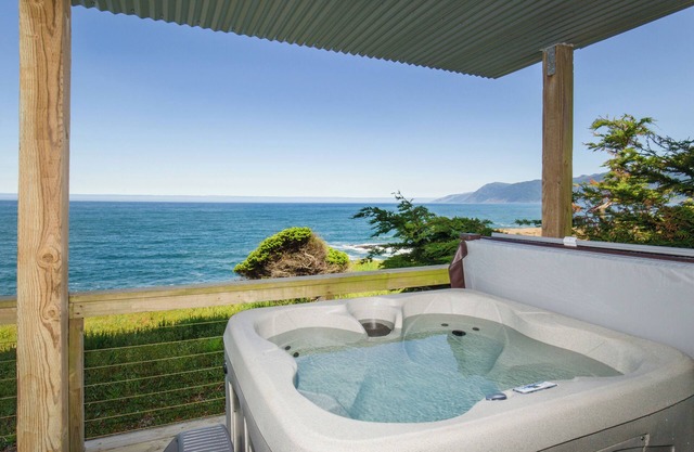 Magnificent Oceanview! by OceanviewHotTubs Tesla Charging Shelter Cove, CAn
