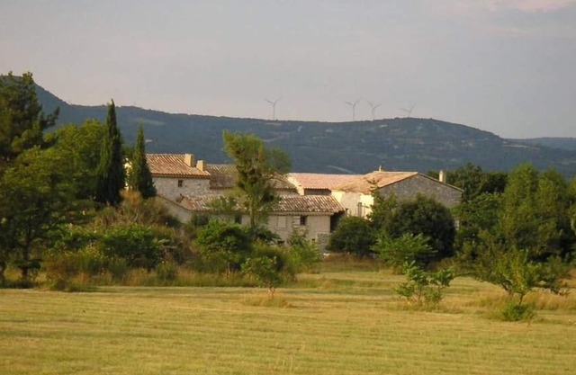Magnificent renovated mas (XVIII) in a charming and peaceful area