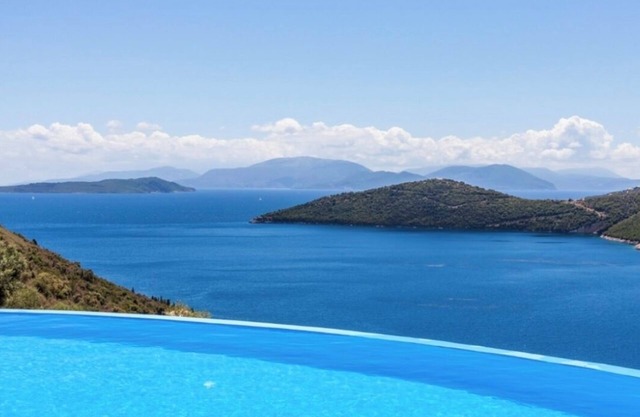 Magnificent sea view villa 5 minutes from the beach