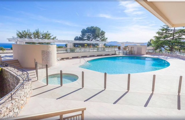 MAGNIFICENT STUDIO SWIMMING POOL TENNIS HAUT DE CANNES