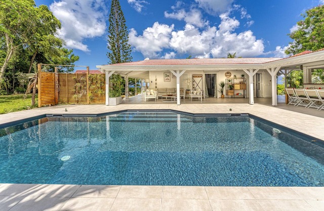 Magnificent villa with sea view