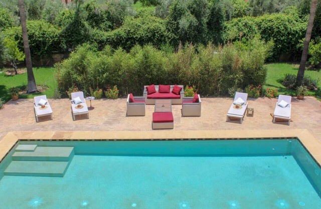 Magnificent villa with breathtaking views of the Atlas and 15 minutes from the center.