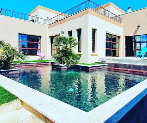 Magnifique villa atypique de 230 m2 avec patio intérieur