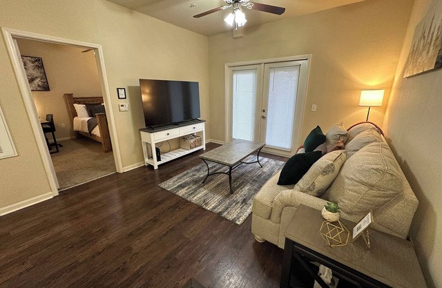 Magnolia Hideaway: Relaxing 1BD/1BA w/Gym, Pool, BBQ Grill