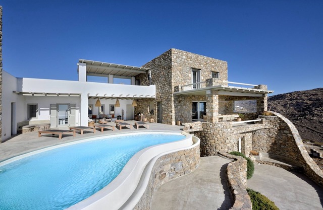 Magnolia in Mykonos with 4 bedrooms and 4.5 bathrooms