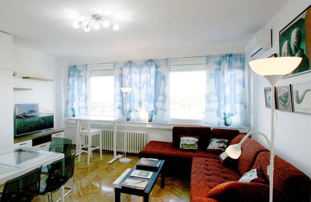 Magritte Business grade comfortable apartment.