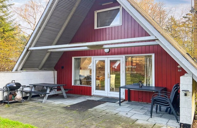 "Maikel" - 1km from the sea by Interhome