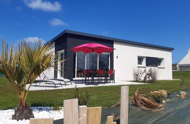 Maison Neuve, Tout Confort, 4-6 Personnes, Jardin, 100 m de la mer sur le Gr34