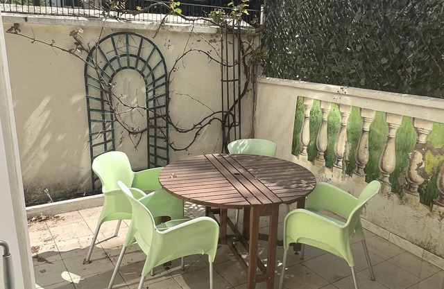 Maison Ancienne à Coté des Champs Elysées