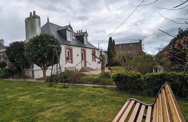 Maison au Coeur de Carantec Avec son Jardin Arboré