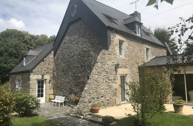 Maison de Campagne au Calme Entourée D'un Jardin Arboré
