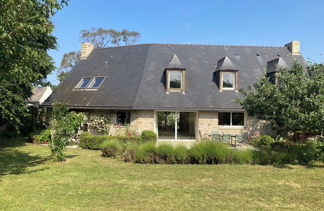 Maison de Charme Dans un Grand Jardin à 5 mn du Golf du val Andre et de la Plage