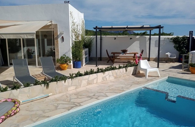 Maison de Charme de Style Ibicenco Indépendante, au Milieu des Vignes
