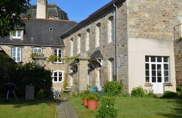 MAISON DE MAITRE, GUARANTEED CHARM & CHARACTER IN THE HEART OF MEDIEVAL TOWN