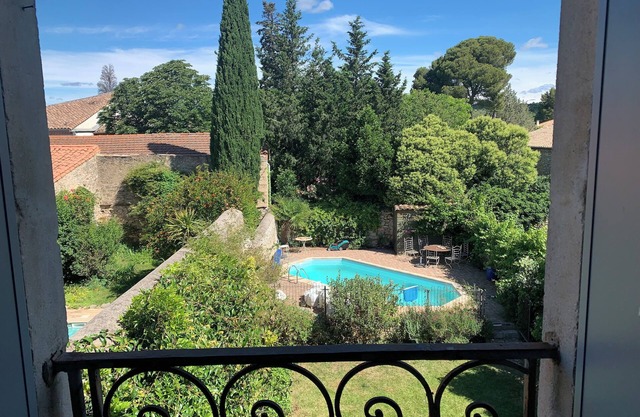 Maison de Village Jardin Piscine Grand séjour 7 chambres proche Sète Montpellier