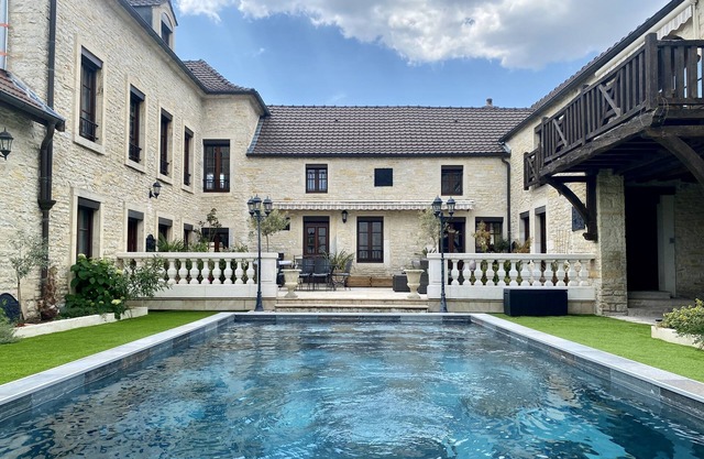 Maison en Pierre Dans un Cadre Idyllique, Piscine + Hammam. 20 Personnes