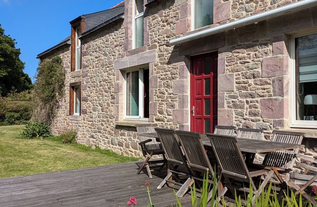 Maison Familiale en Grès Rose à Plévenon Cap Fréhel