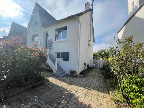 Maison spacieuse avec jardin et salle de sport