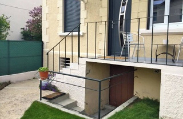 Maisonnette + garden Near Enghien les Bains Casino and racetrack