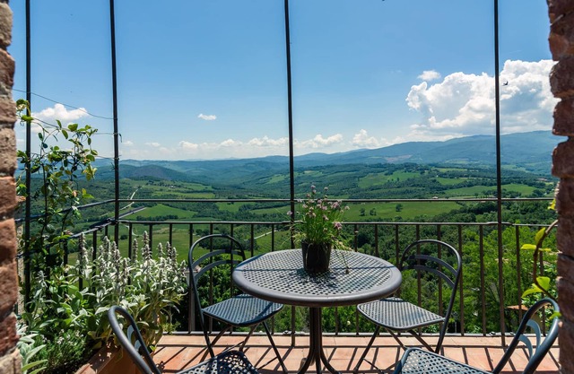 Majestic Holiday Home in Montecastelli with Terrace