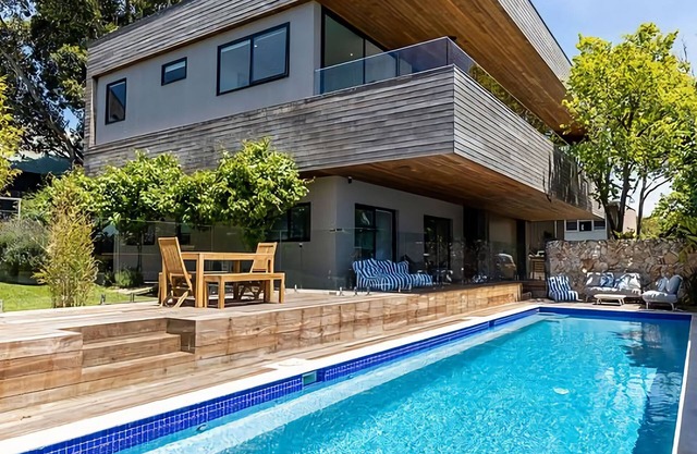 Majestic McCrae Luxury Pool Views to the Bay