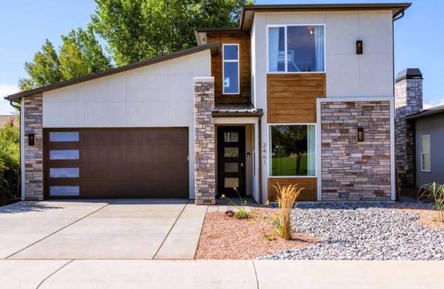 Majestic Mountain Escape | Hot Tub, Fire Pit, Grill & Scenic Views