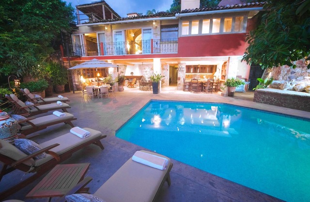 Majestic Tuscan Villa/Over ROMANTIC ZONE/Walk To Beach/Private w/Views/