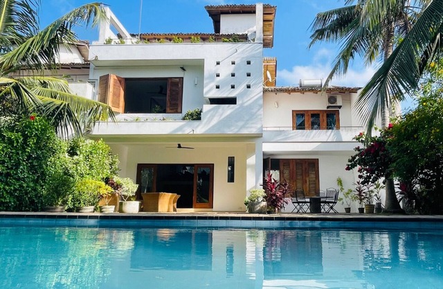 Mala Villa - self-catering - pool - housekeeper