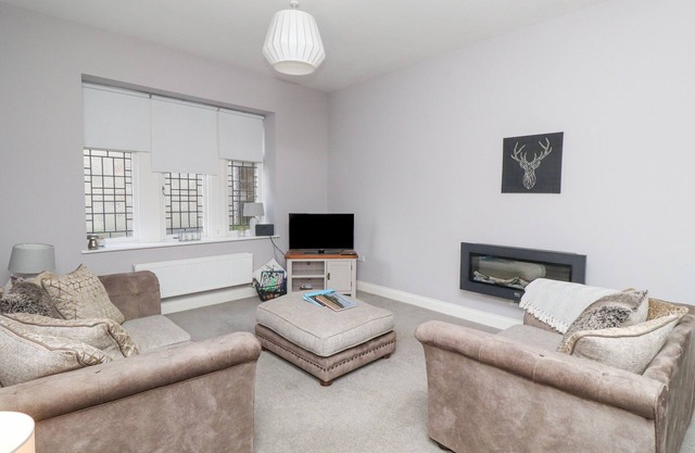 MALCOLM MILLER HOUSE, pet friendly, with a garden in Alnmouth