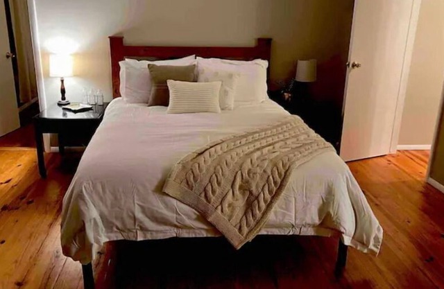 Mallard Family Suite - Duck Creek Inn - Metamora
