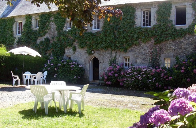 Manercoz, cottage of character in mansion tregor between land and sea for 6 p