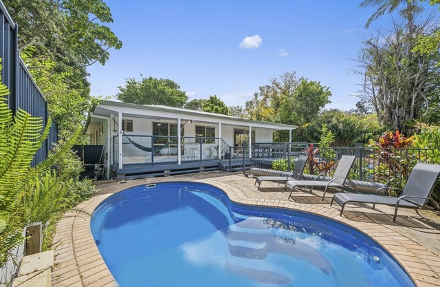 Mango Cottage 8 – Poolside Family Retreat with 4 Ensuites, Pet Friendly