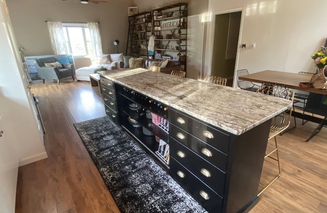 Manitou Midcentury with great location
