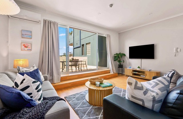 Manly Central Loft, a Chic Studio Apartment