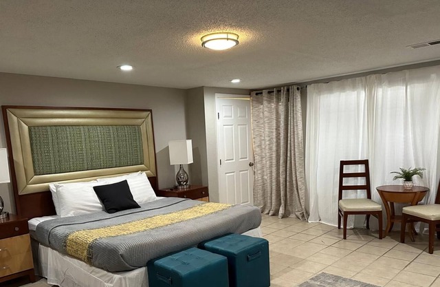 Mansion Near Germantown Shopping Colonial with 9 King Beds